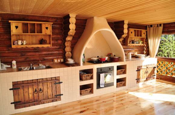 Летняя кухня из дерева